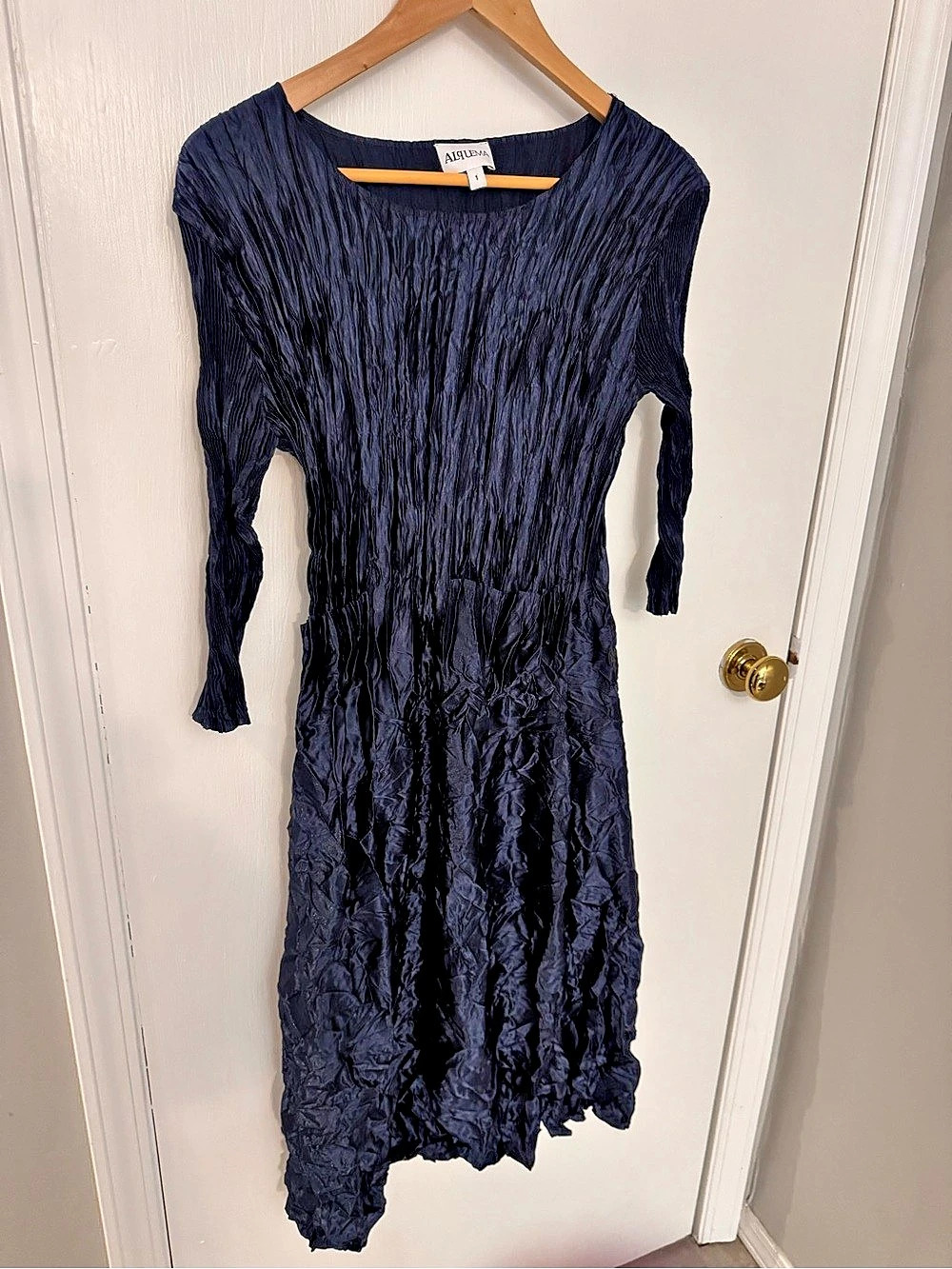 ✨STUNNING Blue Hand Pleated Alquema Smash Pocket 3/4 Sleeve Dress